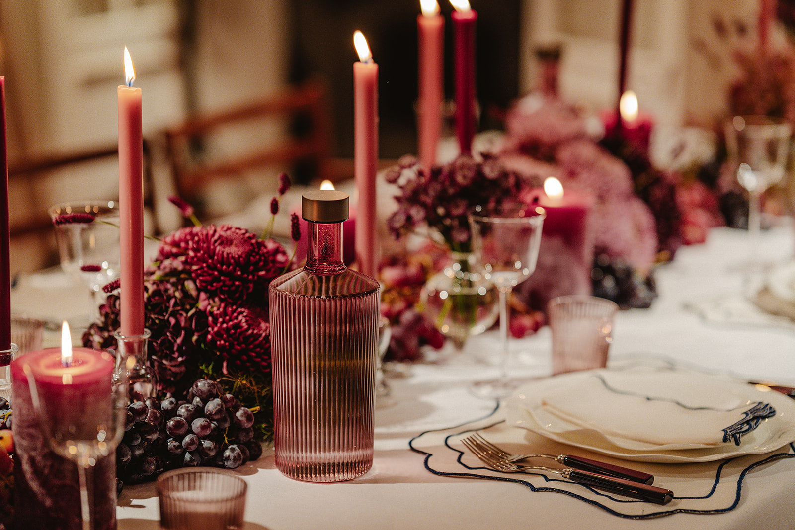 Table Styling with Paveau: Burgundy Takes the Spotlight This Christmas